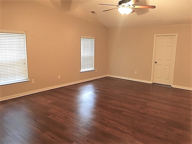 Foto del edificio - 30 Shadow Moss Drive