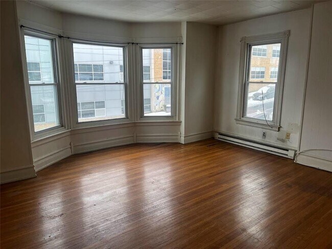 Building Photo - 1742 Linden St