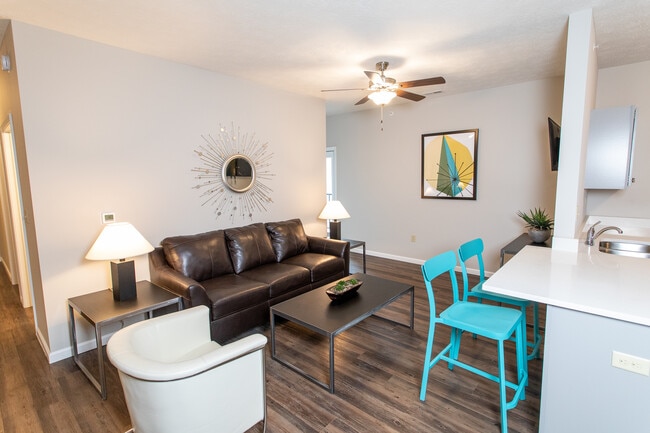Staged Living Rom - 120 Flats