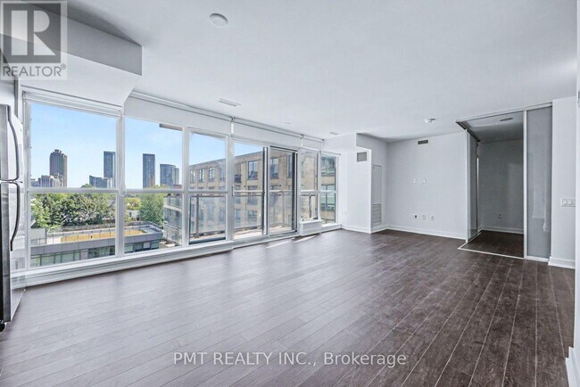 Photo du bâtiment - 775 King St W