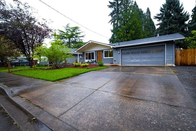 Building Photo - Great Location near George Fox University ...
