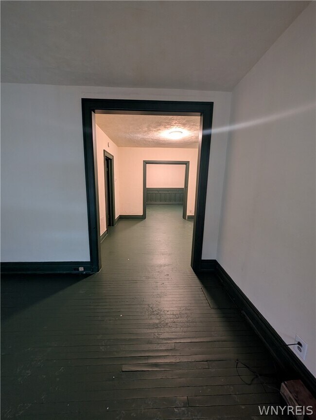 Building Photo - 67 Barton St