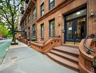 Building Photo - 29 W 12th St