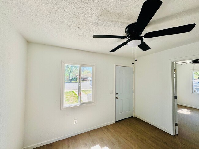 Foto del edificio - 2418 Blossom St