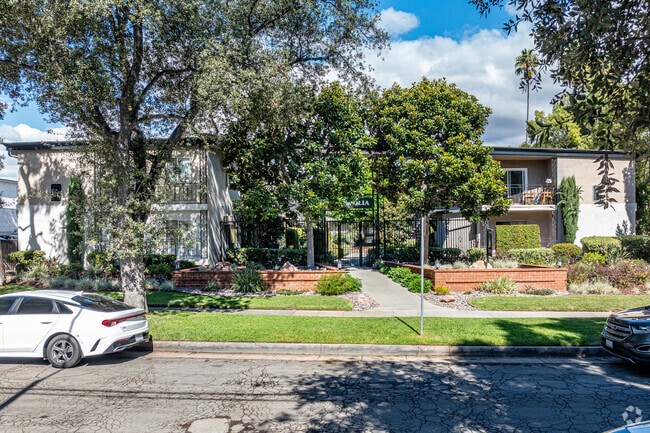 Alternar - Magnolia Apartments