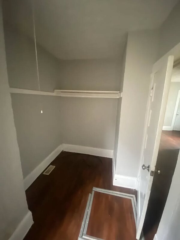 Foto del edificio - 3268 E 49th St