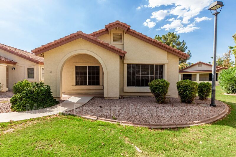Primary Photo - 1120 N Val Vista Dr