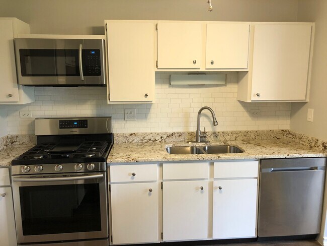 Building Photo - 2900 Northampton Dr