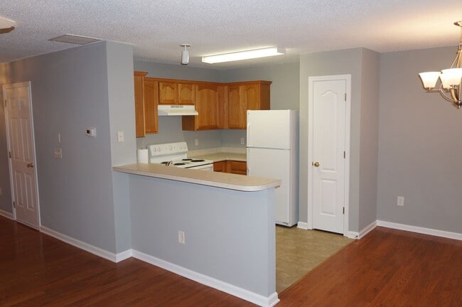Foto del edificio - Rare 2 bedroom 2.5 bath Townhome located in Fox Creek