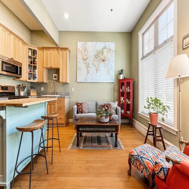 Building Photo - 800 E 18th Ave