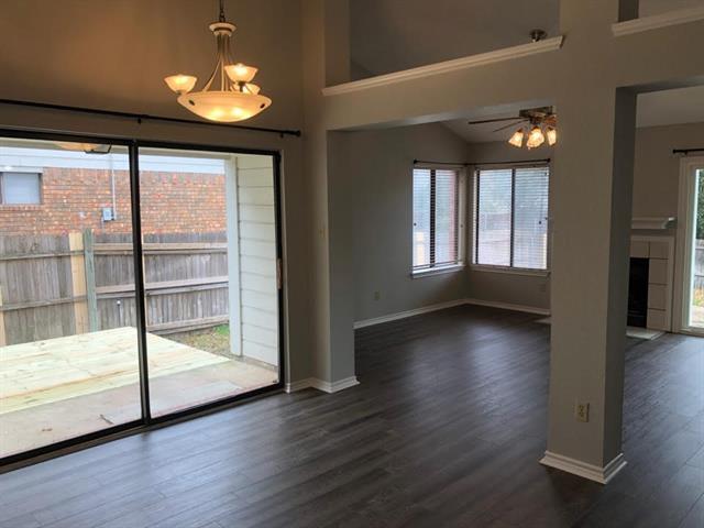 Foto del edificio - 512 Dove Creek Pl