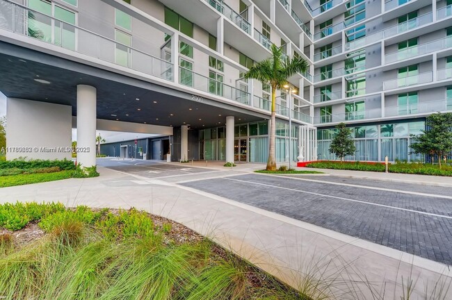 Foto del edificio - 2000 Metropica Wy