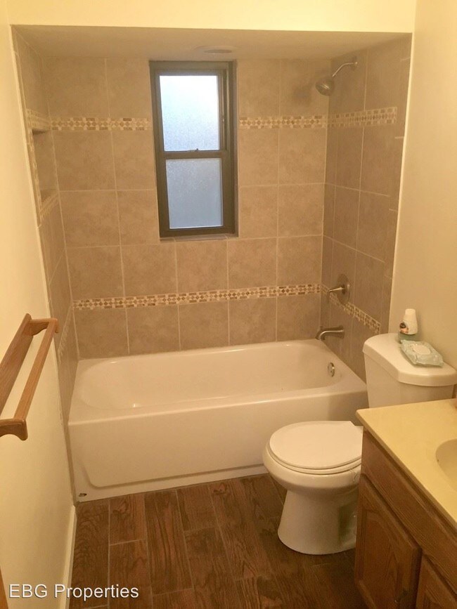 Building Photo - 4 br, 3 bath House - 8961 Elm Street