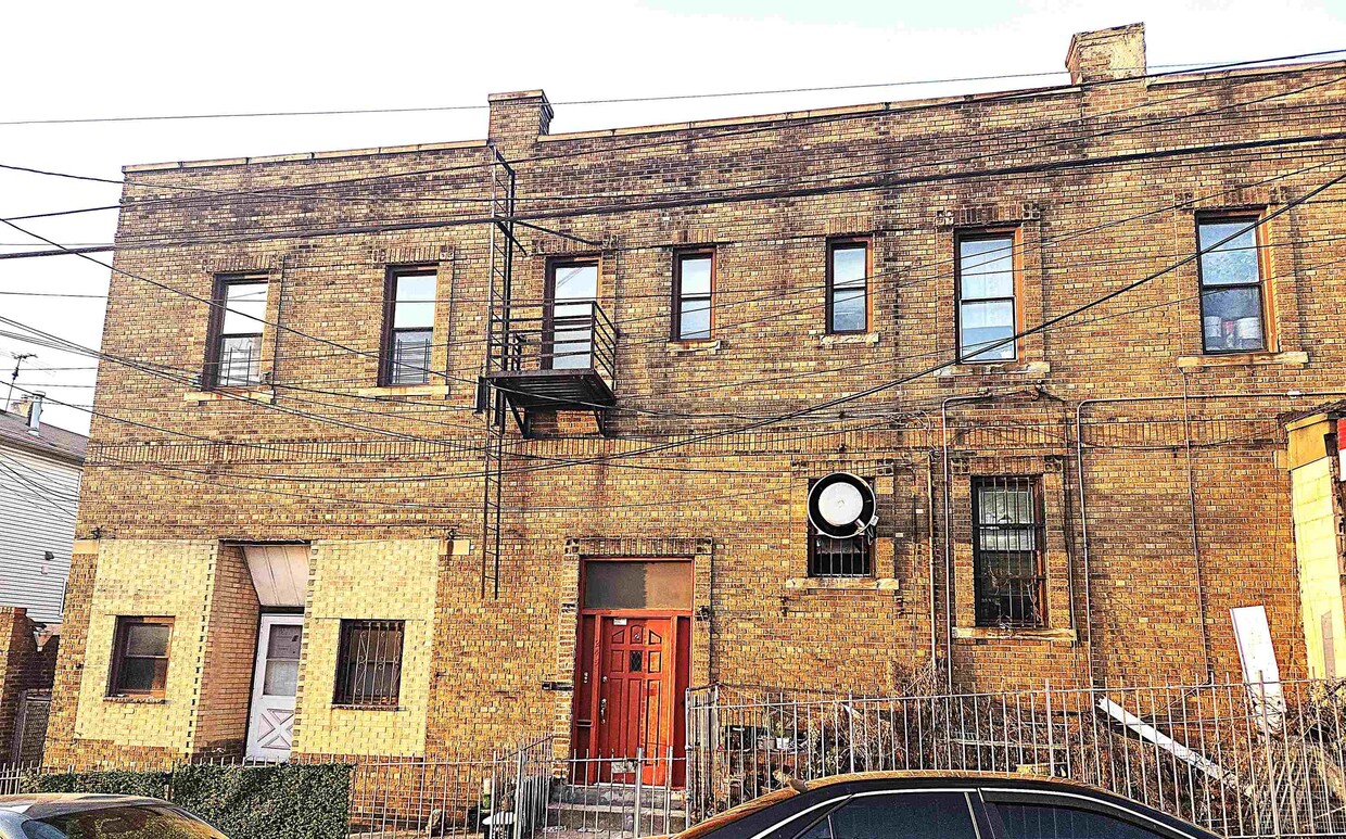 Primary Photo - 245 Liberty Ave
