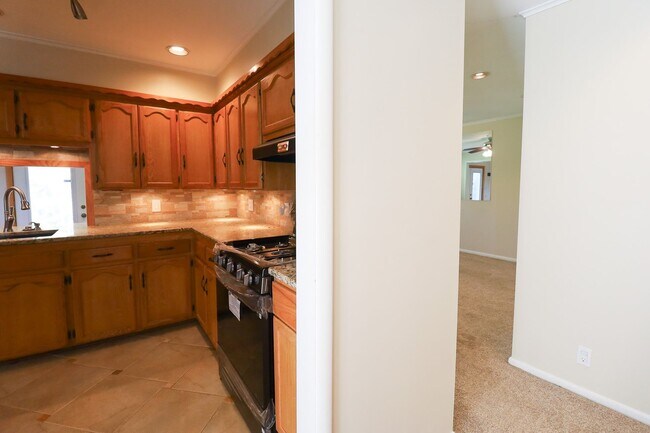 Foto del edificio - 3 Bed Mid-Town Beaut! Available for Immediate Move In