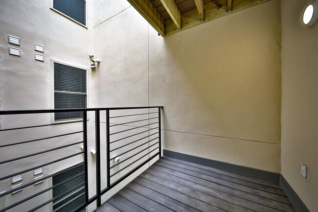Building Photo - 1320 N Franklin St