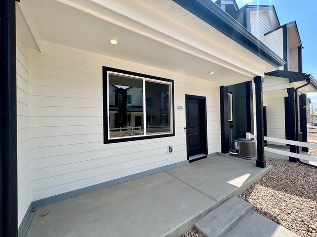 Building Photo - 3916 Crater St