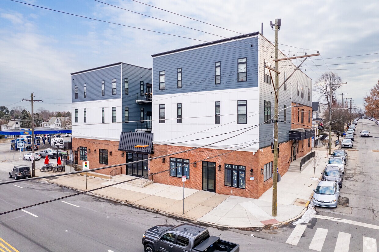 Primary Photo - 5830 Henry Ave