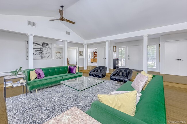 Foto del edificio - 12 Evergreen Ct