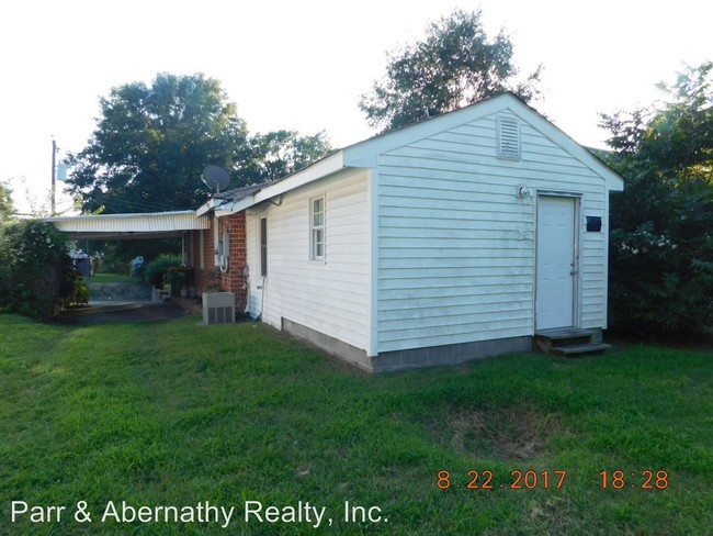 Building Photo - 1005 Roanoke Ave