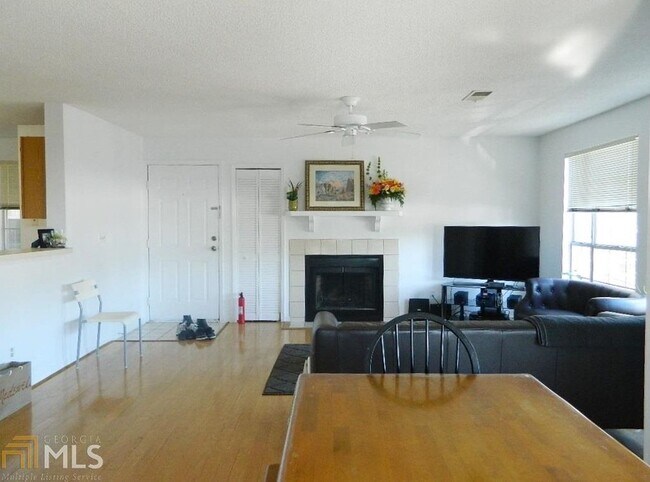 Building Photo - 1210 Waterville Ct