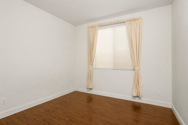 Building Photo - 11 Cipriani