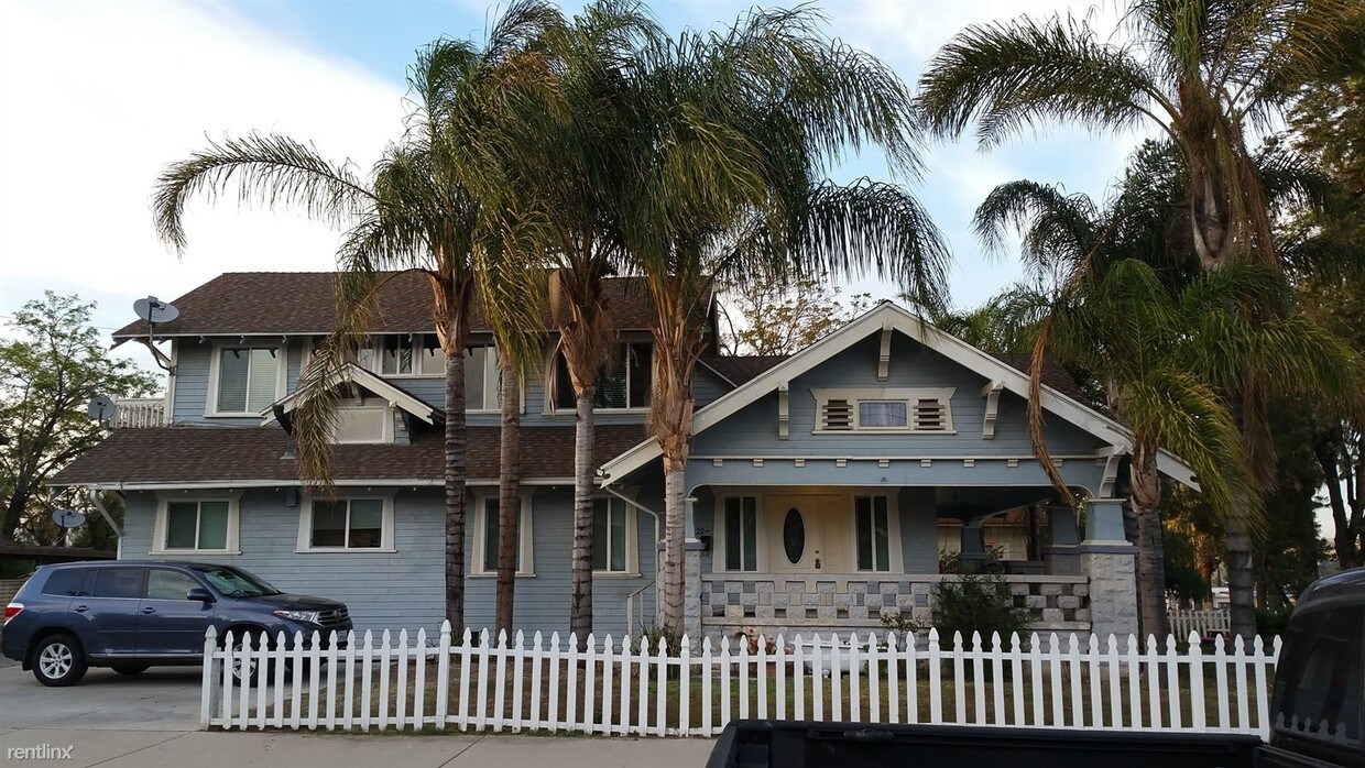 Primary Photo - 722 1/2 E Grand Blvd