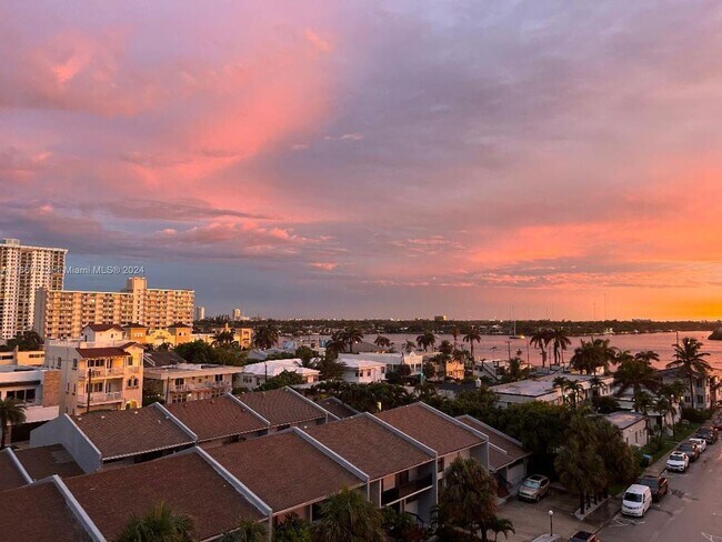 Building Photo - 320 S Surf Rd