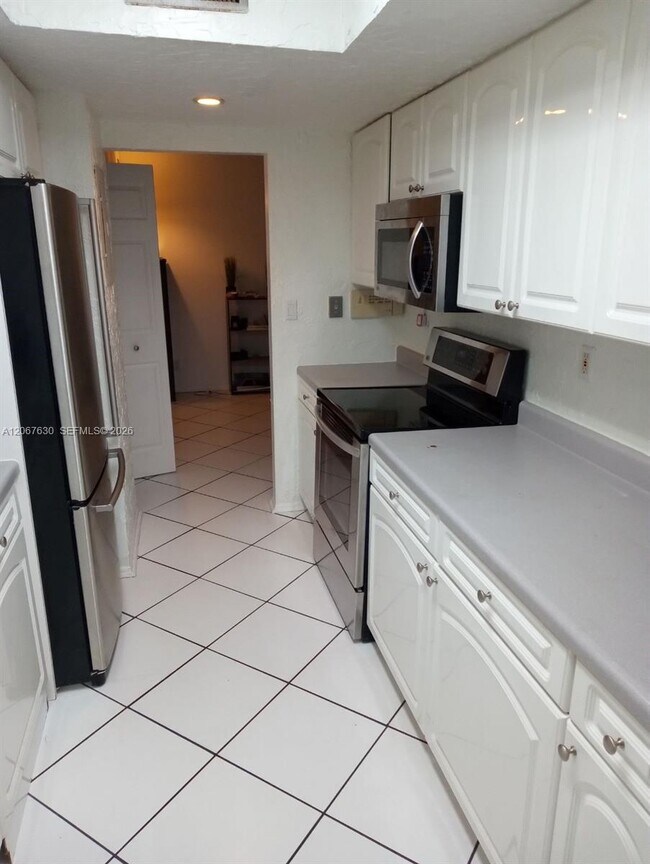 Foto del edificio - 2700 Riverside Dr