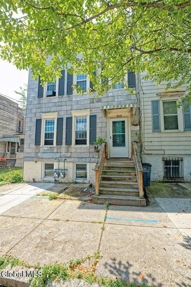 Building Photo - 252 Morton Ave