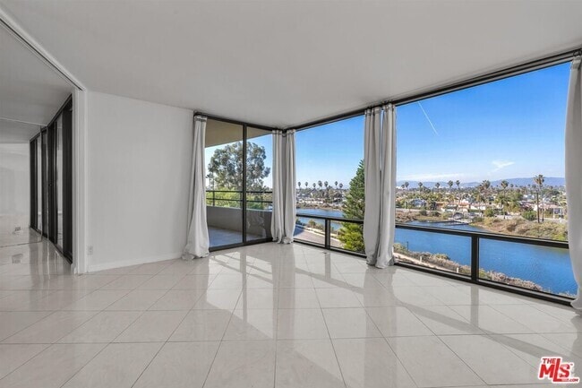 Building Photo - 4316 Marina City Dr