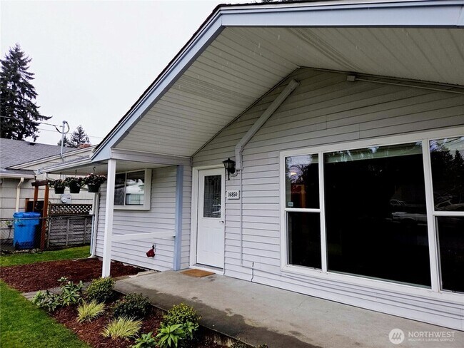 Foto del edificio - 16850 Palatine Ave N