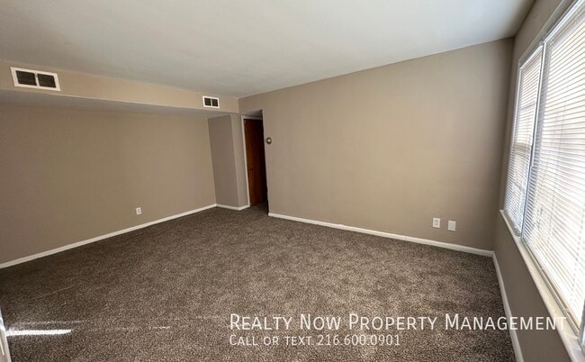 Building Photo - 2817 Noble Rd