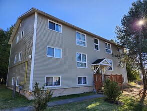 Building Photo - 1000 Magee Pl