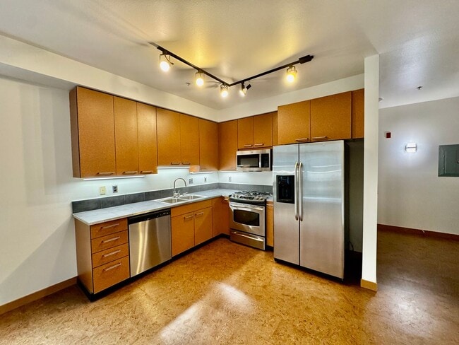 Building Photo - One-bedroom Condo right in the Heart of Capitol Hill!!!!!!