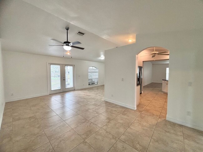 Building Photo - Spacious 4 Bedroom Home with 3 Car Garage,...