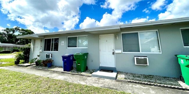 Building Photo - 7551 Venetian St