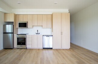 Building Photo - 004 - West Lombard