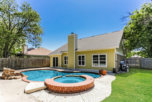 Foto del edificio - 4805 Woodstock Dr
