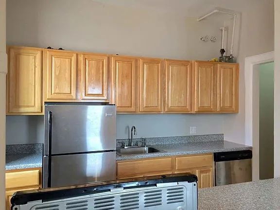 Building Photo - "Charming 1-Bedroom Retreat in Vibrant New York Locale – Your Perfect Urban Sanctuary!"