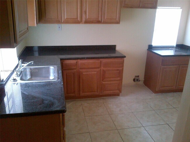 Foto del edificio - 4008 SW 23rd St