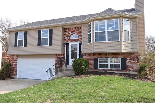 Foto del edificio - Beautiful 3 Bed 2.5 Bath w/2 Car Oversized Garage