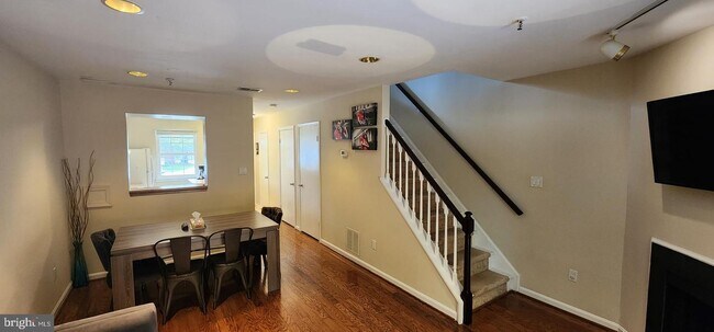 Building Photo - 2815 Lee Landing Ct