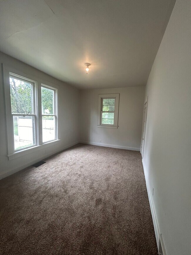 Building Photo - 308 W Creighton Ave