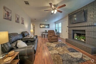 Building Photo - 1004 Hyridge St