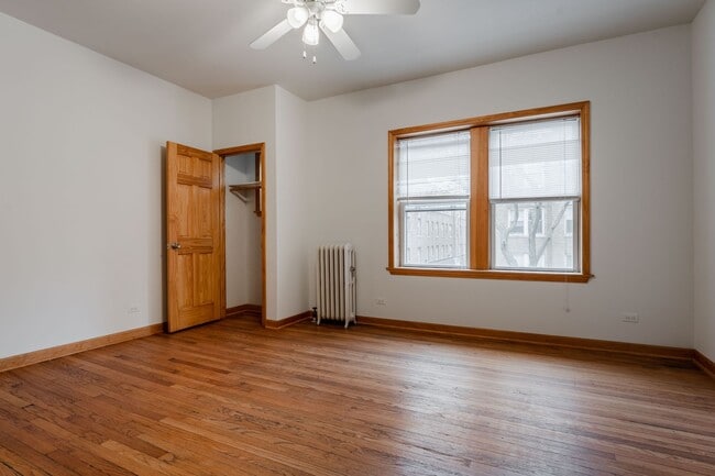 Foto del edificio - Lincoln Square / Ravenswood - 2 Bed / 1 Bath - Heat & Water Included