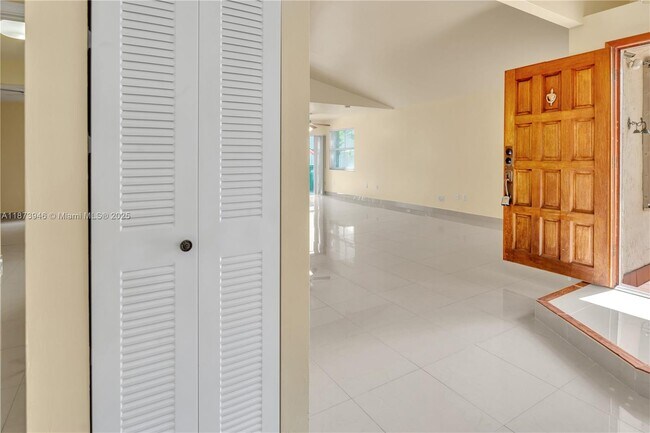 Foto del edificio - 6427 SW 132nd Ct Cir