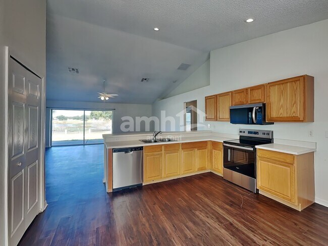 Building Photo - 1037 Sandhill St