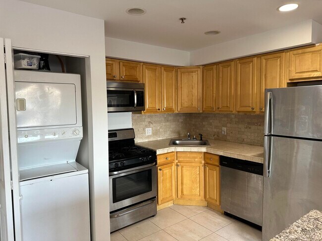 Foto del edificio - 8913 RIVERSIDE Pl