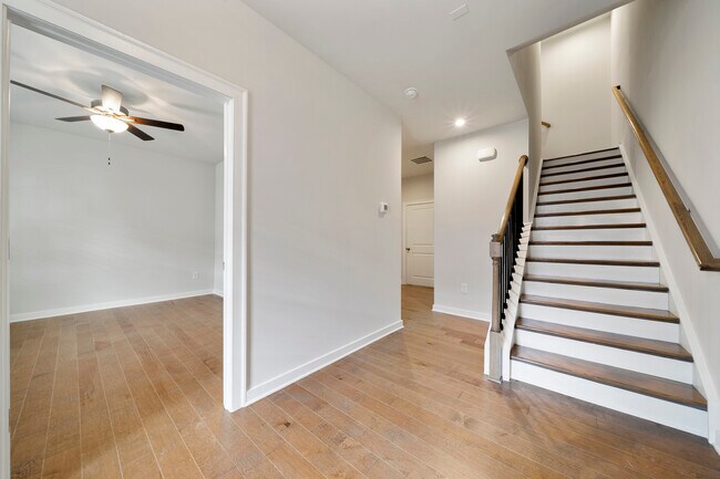Building Photo - 811 Snider Walk NE